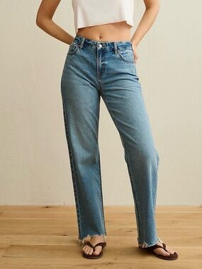 AE Strigid Curvy High Waisted Stovepipe Jeans Short
